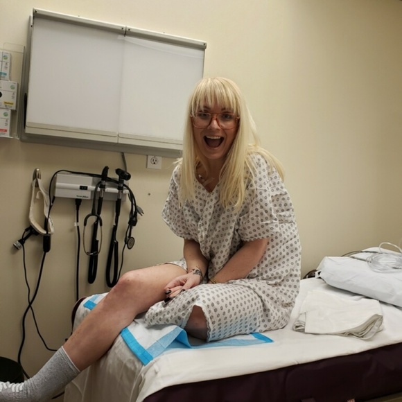 Meet your Posher, Elizabeth - Picture 3 of 4